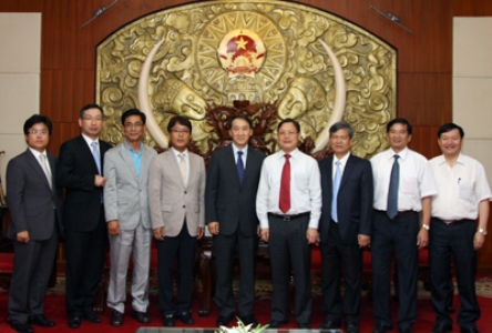 Đại sứ quán Cộng hoà Hàn Quốc Ha Chan – ho thăm và làm việc tại tỉnh Hưng Yên